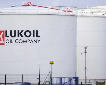 Влизат в сила американските санкции срещу „Лукойл