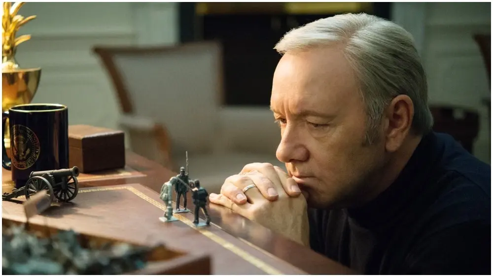 Кевин Спейси пее в пианобар в Кипър, чака Скорсезе отново да го покани в Холивуд