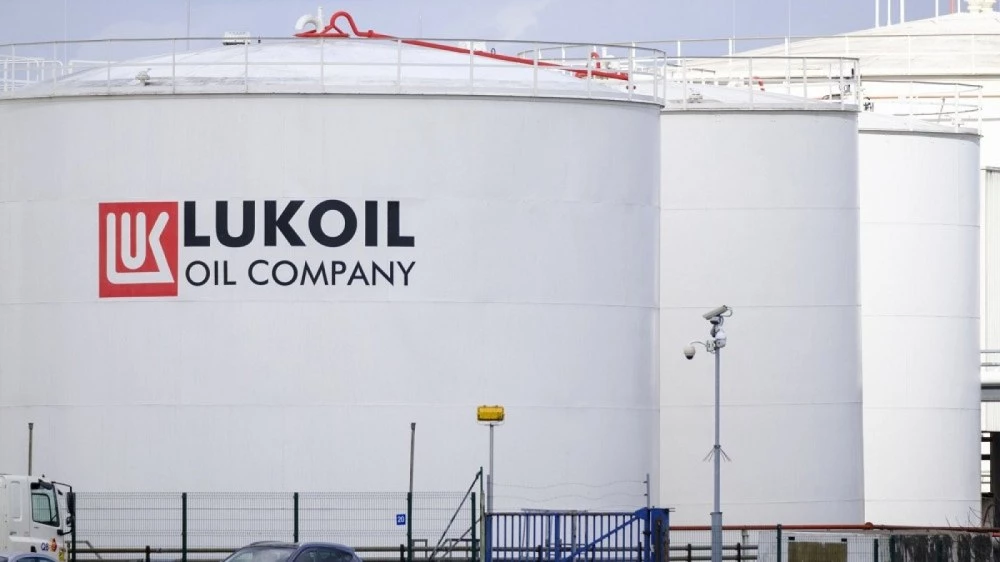Влизат в сила американските санкции срещу „Лукойл