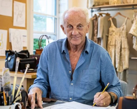 Почина личният дизайнер на принцеса Даяна Пол Костело