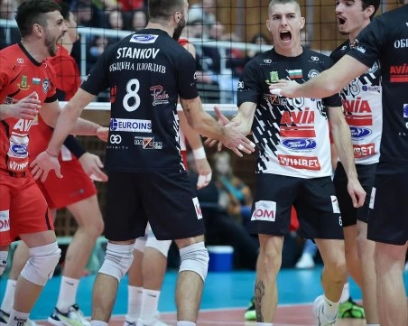 Волейболният Локомотив с 4 от 4