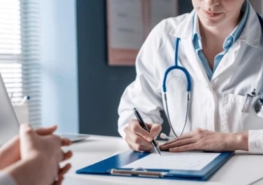 Морски град с близо 4000 жители остава само с един личен лекар