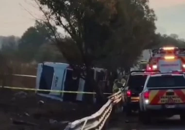 Най-малко 10 загинали и 20 ранени при автобусна катастрофа в Мексико ВИДЕО