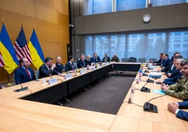 Преговорите за мир в Украйна: Доближават ли се позициите на Киев и Вашингтон