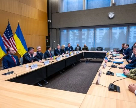 Преговорите за мир в Украйна: Доближават ли се позициите на Киев и Вашингтон