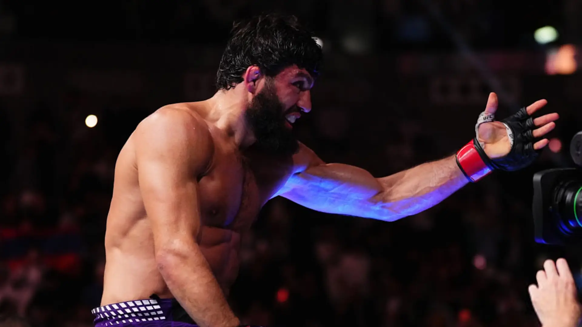 Арман Царукян и Мачадо Гари с убедителни победи и закани към двойните шампиони Тупория и Махачев