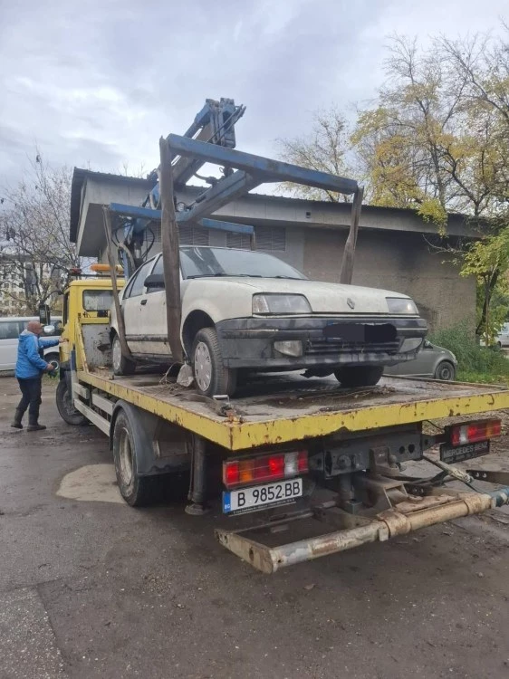 Репатрираха излезли от употреба автомобили в „Северен