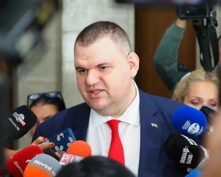 Пеевски: Ще атакуваме в Съда двойното поскъпване на паркирането в София