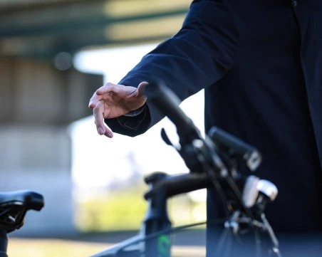 Задигнаха колело за 1200 лева в Смирненски, опитаха да откраднат и 3 велосипеда в 