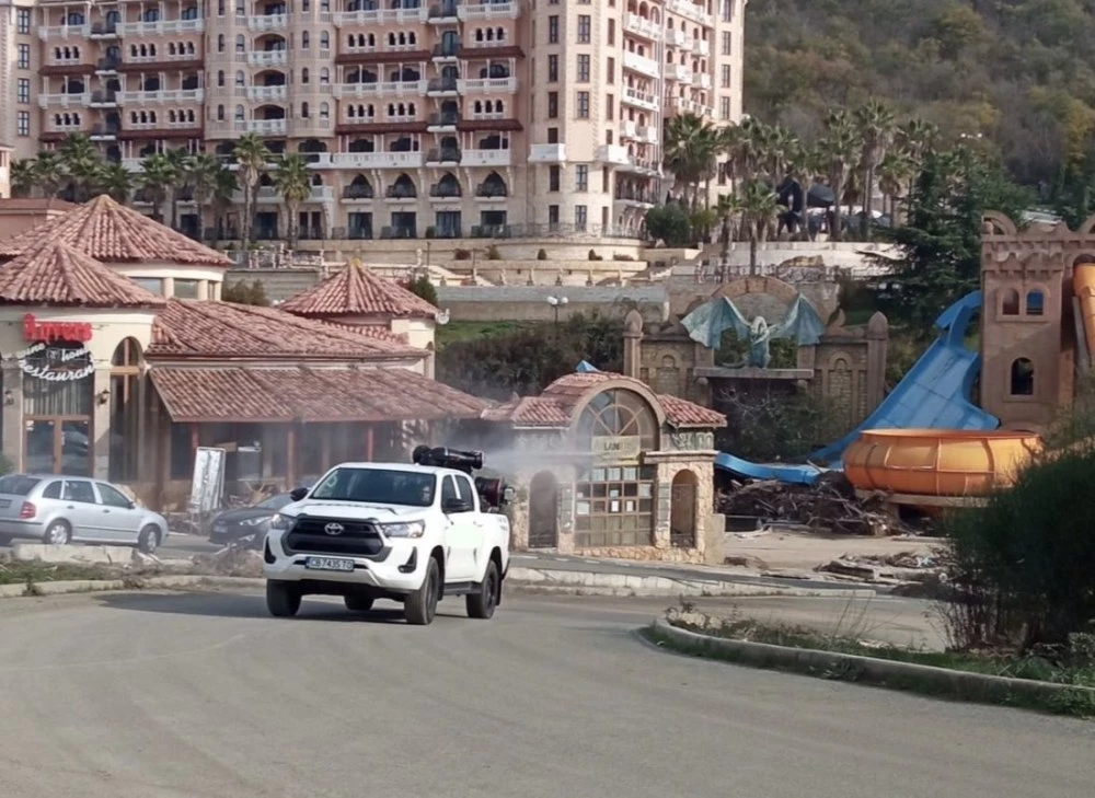 Извършиха мащабна дезинфекция в района на Елените