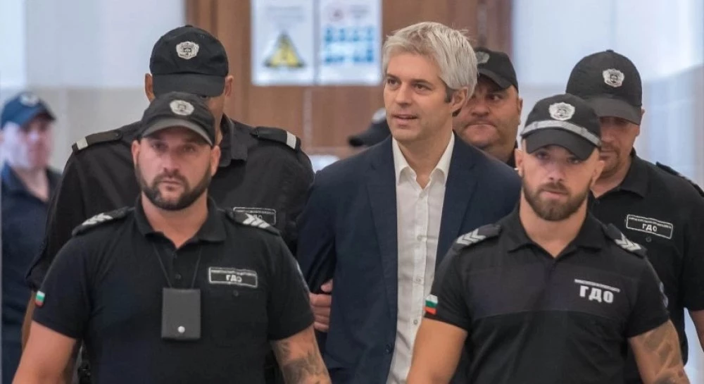 Конвоят с Коцев тръгна от Централния софийски затвор към този във Варна