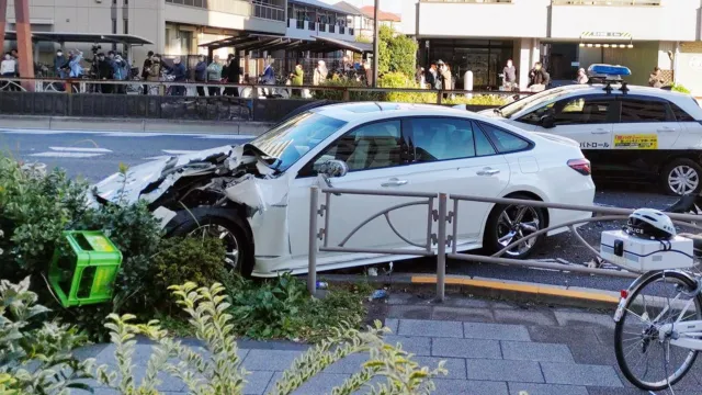 Мъж открадна кола и се вряза с нея в пешеходци в Токио