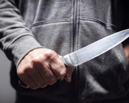 Почина младежът, намушкан с нож в 