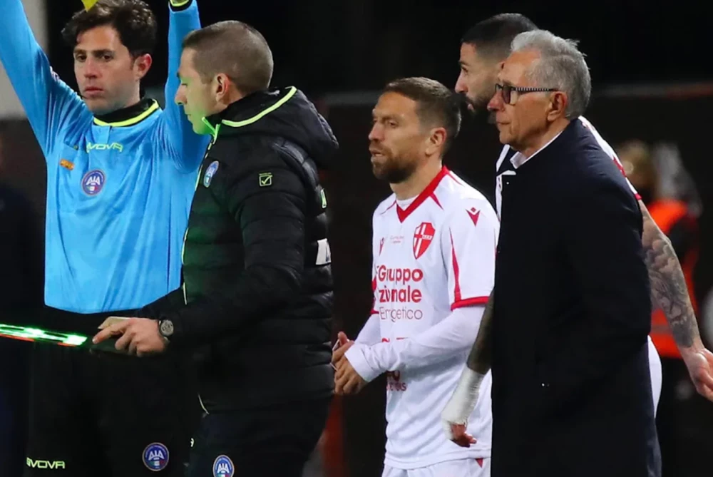 Световни шампиони се завърнаха в игра след повече от две години извън терените