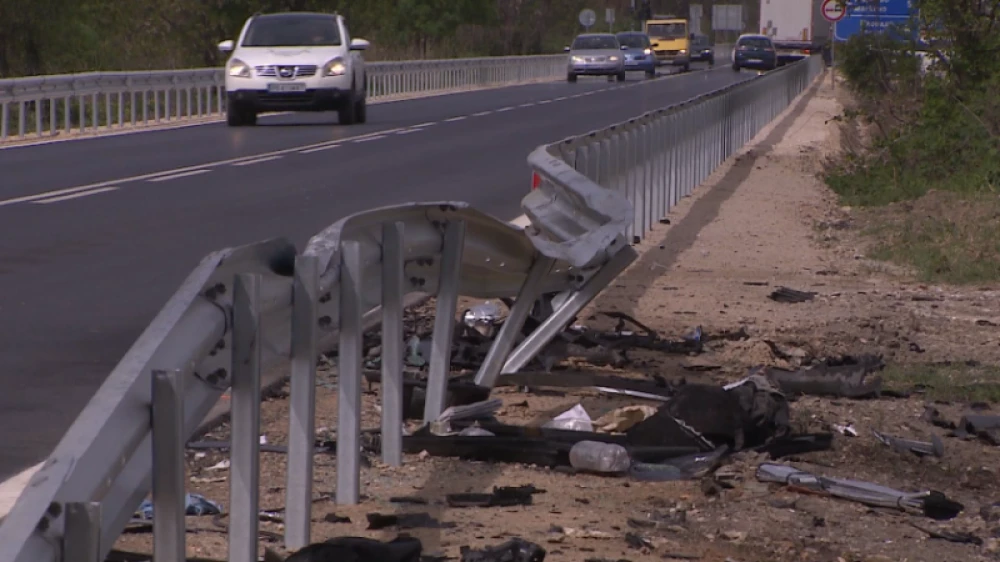 Улеят на смъртта –  цинизмът на властта и околовръстно като хроника на неспирни трагедии