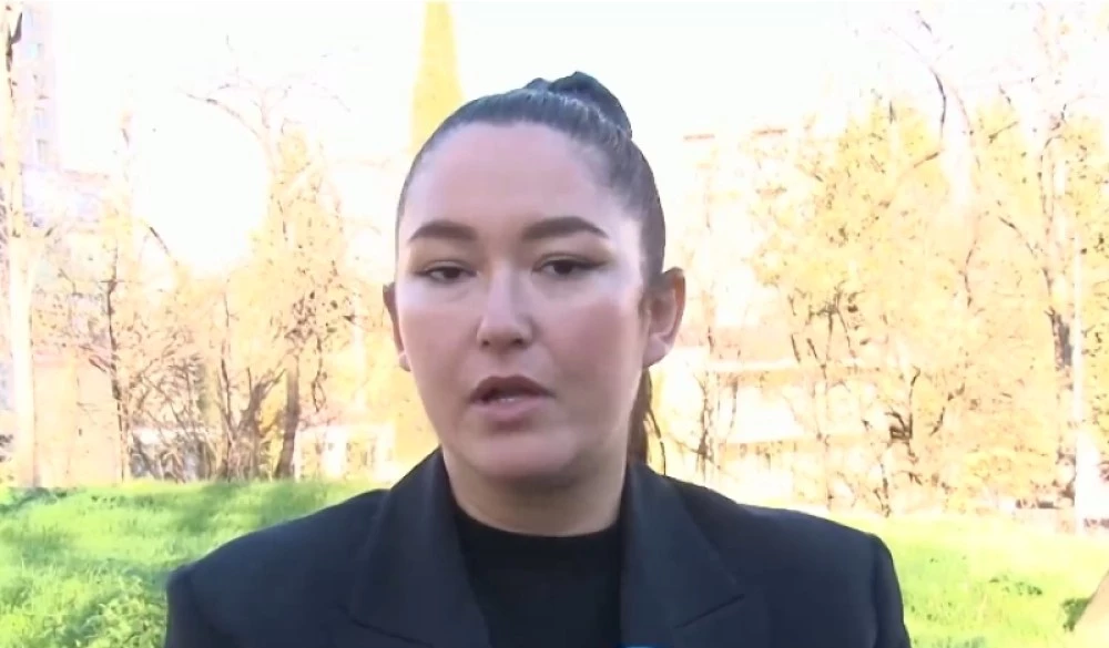 Заплахи от скрити номера, червена боя по колата: Млада майка продължава да бъде тормозена от бащата на детето си