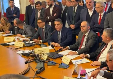 Блокада в Бюджетната комисия: Извънредно заседание предизвика сблъсък в присъствието на НСО