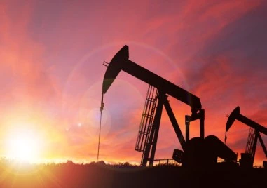 Цената на петрола се покачва, след като вчера достигна едномесечно дъно