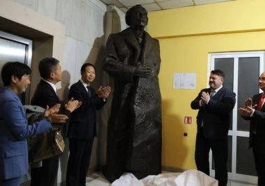 В Германия Георги Димитров е в Музея на терора, а тук му правят паметници