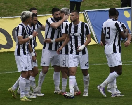 Локо приема Монтана в търсене на победа и отново без публика