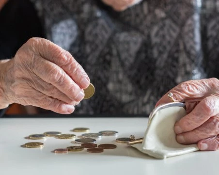 Правителството гласува коледните добавки към пенсиите