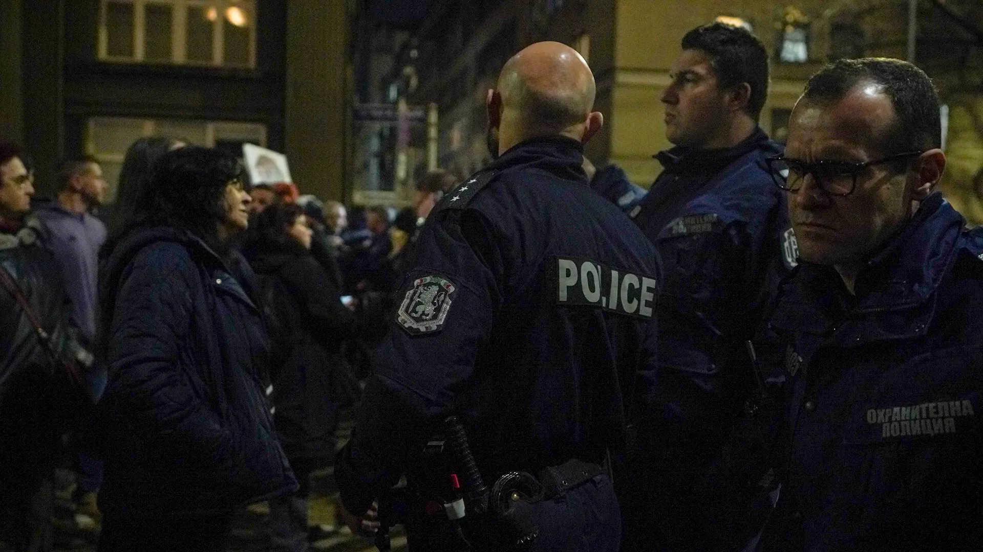 Трима полицаи са пострадали в протеста срещу бюджета в София