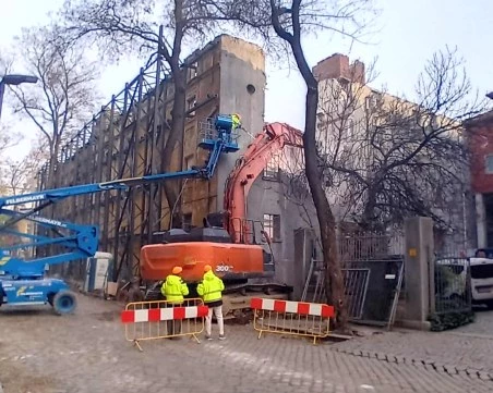 Започна възстановяването и ремонтът на изгорелите складове в Тютюневия град