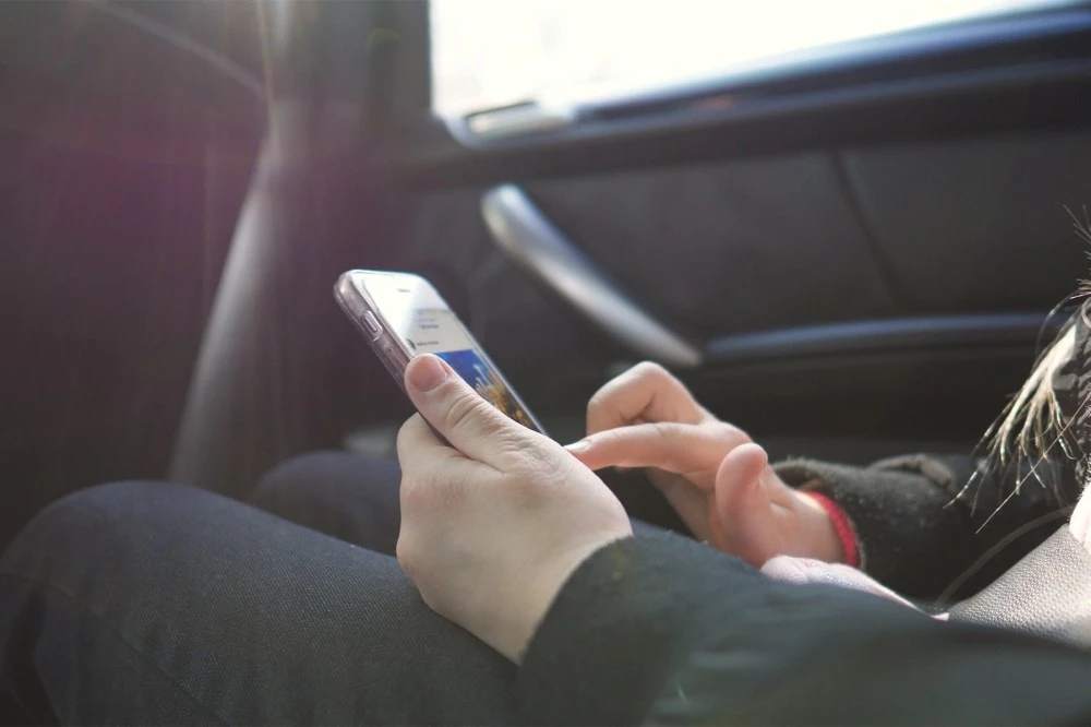 Евродепутатите искат социалните медии да не са достъпни за деца под 16 години