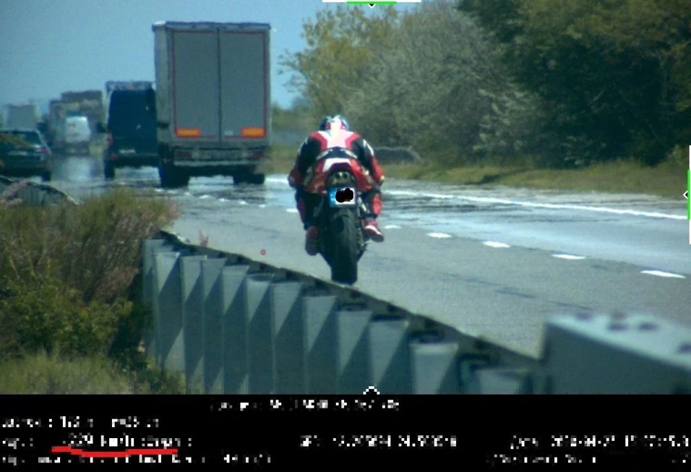 Моторист летя с над 120 км/ч. на пътя Пловдив-Асеновград, абсурдни обстоятелства „бутнаха” глобата