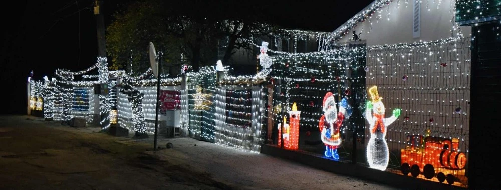 Пловдивски рентгенов лаборант озари Царацово, превръщайки дома си в истинска коледна приказка ВИДЕО