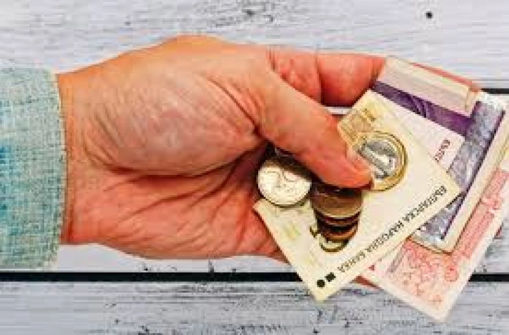 Правителството отпусна коледни добавки към пенсиите