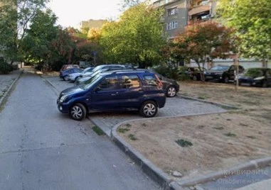 9 месеца чакане: Пловдивчани обикалят цял квартал, за да паркират, а Общината няма пари за скоби