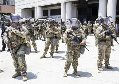 Тръмп изпраща още войници във Вашингтон след нападение срещу националната гвардия