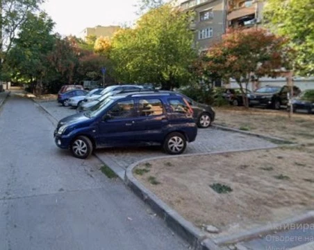 9 месеца чакане: Пловдивчани обикалят цял квартал, за да паркират, а Общината няма пари за скоби