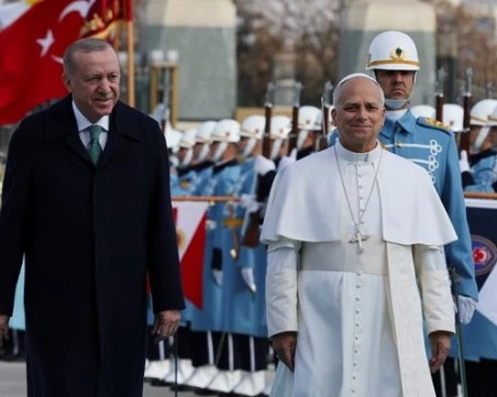Ердоган посрещна папа Лъв XIV в президентския дворец в Анкара