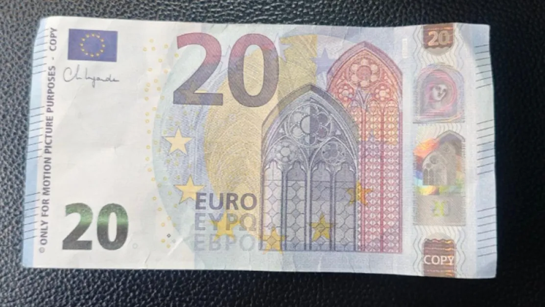 Мъж опита да плати с фалшиви 20 евро във Варна