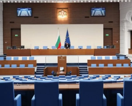 Парламентът не може да започне работа, не успя да събере кворум