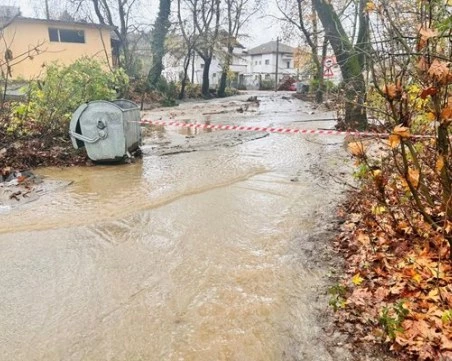 Порой наводни пътища и имоти в Петричко, обявиха бедствено положение