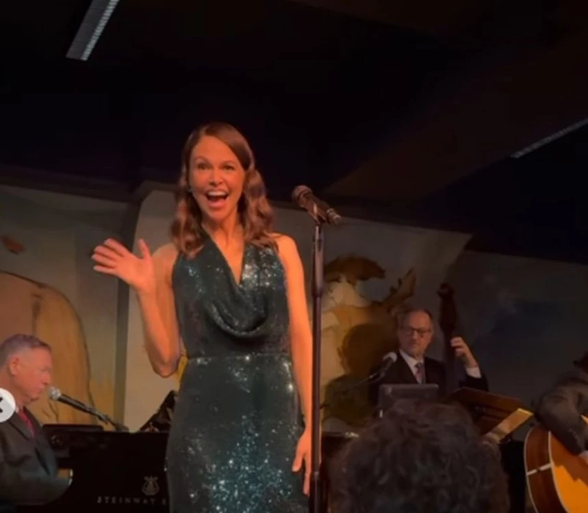 Хю Джакман официално показа новото си гадже в Инстаграм