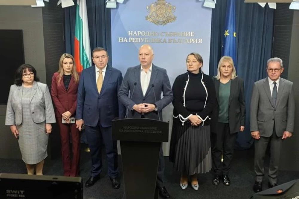 Властта търси „златната среда