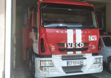 37 пожара са потушени за денонощието в страната