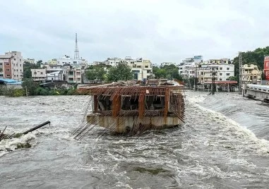 Броят на жертвите при наводненията в Югоизточна Азия достигна 321