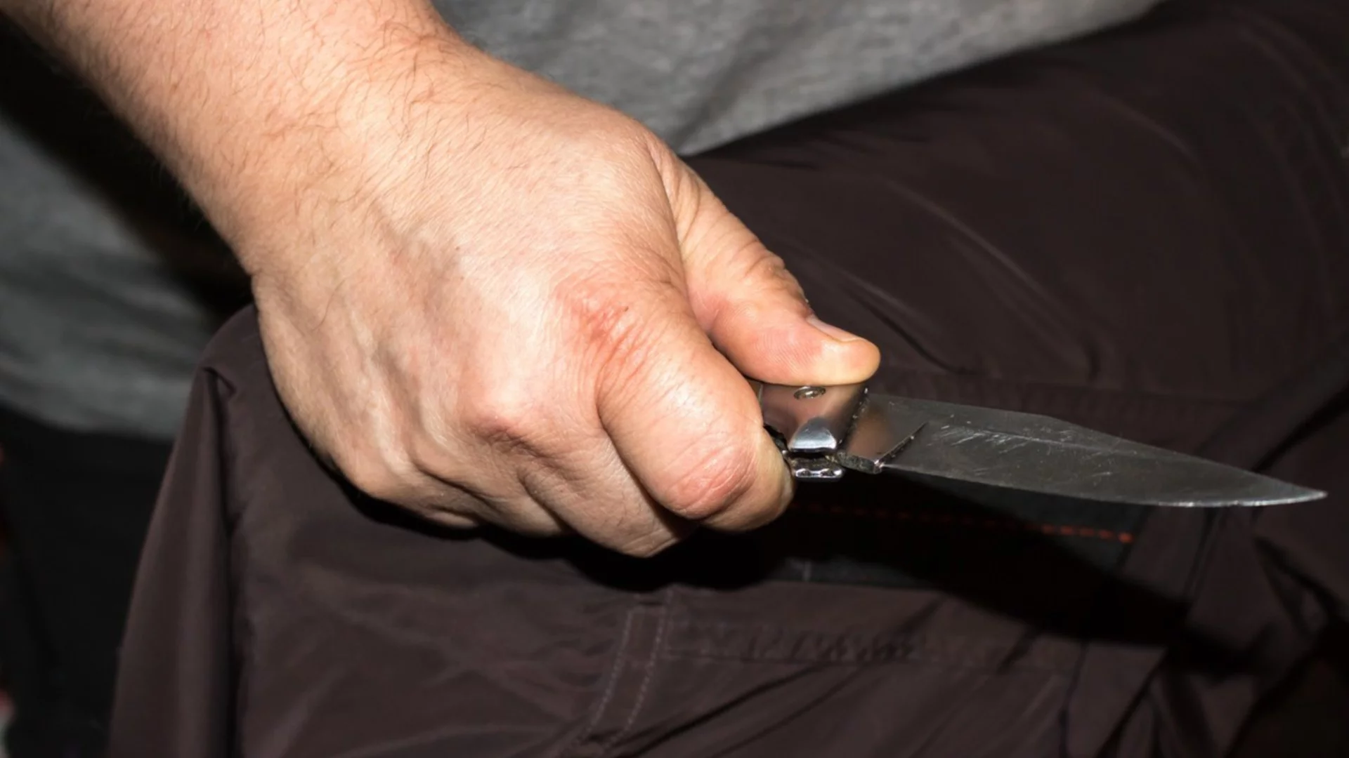 Междусъседска свада в карловско село завърши с прорезна рана с нож