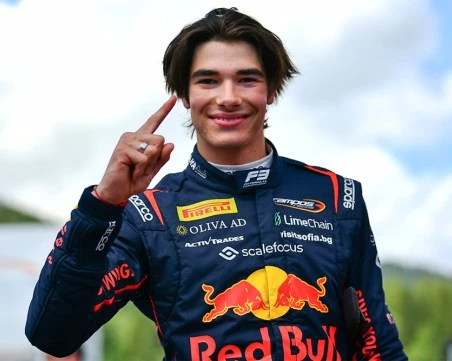 Никола Цолов стартира първия си уикенд във Формула 2 с 18-то място