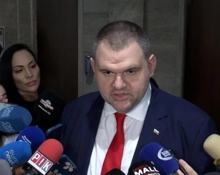 Пеевски: Няма да позволя някой, който се е изтропосал на жълтите павета, да дели хората