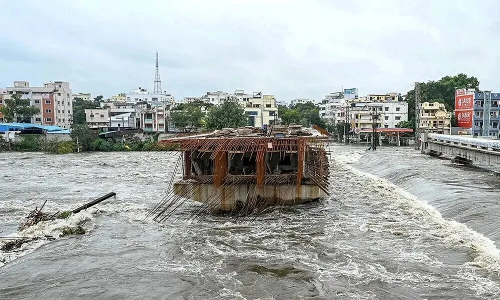 Броят на жертвите при наводненията в Югоизточна Азия достигна 321