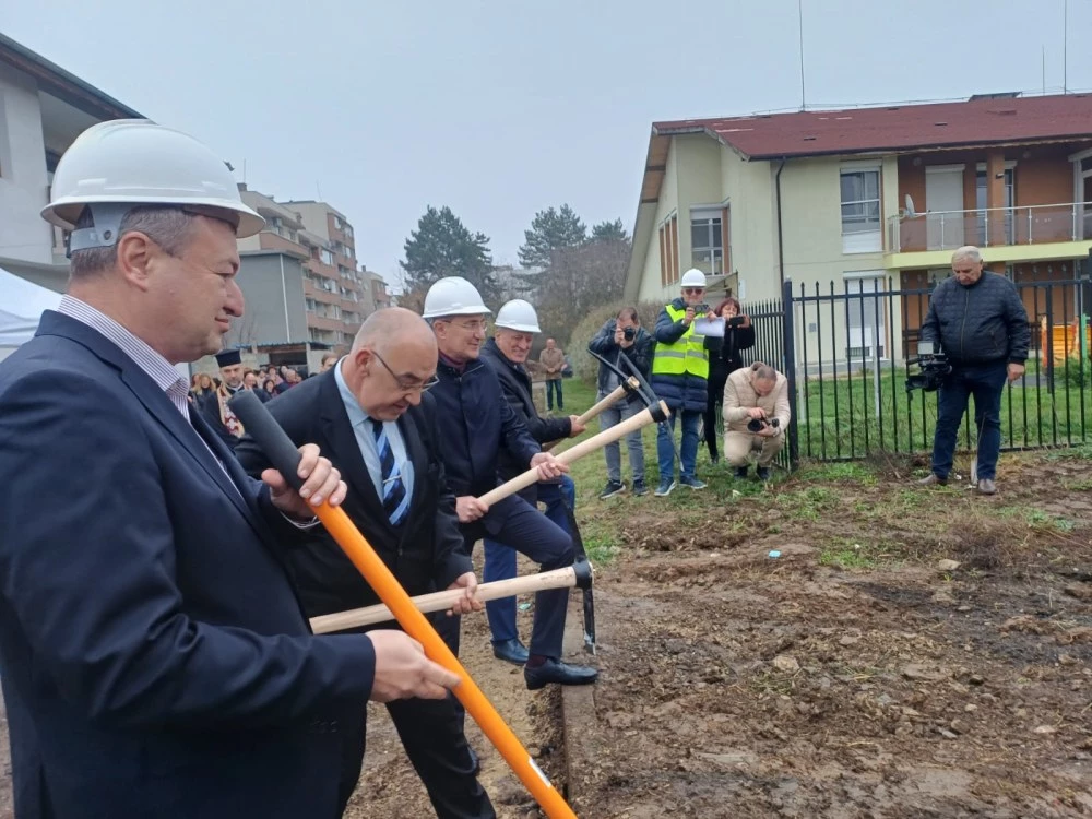 Гуцанов: Изграждаме 250 социални услуги за възрастни, даваме начало на строежа в Попово