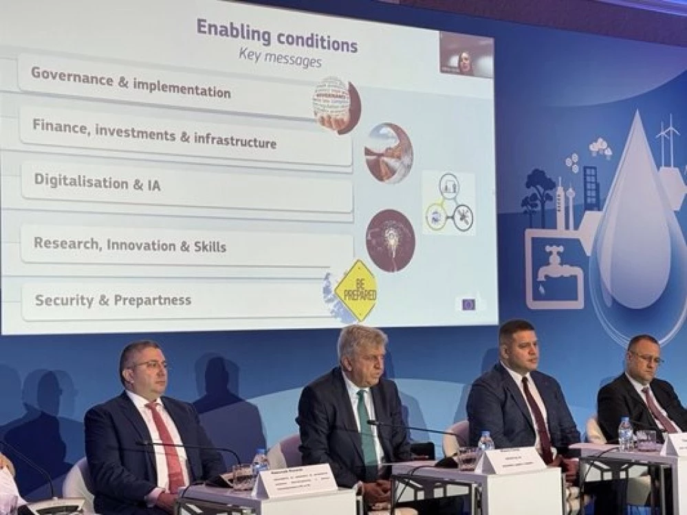 Поискаха ВиК операторите да не повишават цената на водата