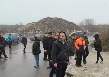 Жители в Русенско се оплакват от постоянно прекъсване на тока, излязоха на протест