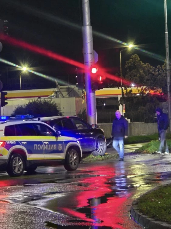 Среднощна катастрофа стана в ЖК Тракия, след като шофьор се